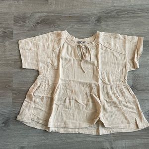 Women’s Textured Oversized Ruffled Top Size Medium